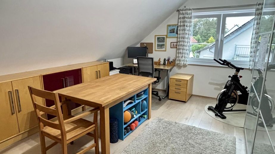 Jasny, energooszczędny dom jednorodzinny w spokojnej lokalizacji na obrzeżach Ansbach – Schlafzimmer 2, Westseite
