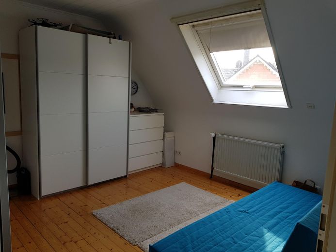 Top Maisonettewohnung mit Balkon, EBK und Klimaanlagen zu vermieten – फोटो 23