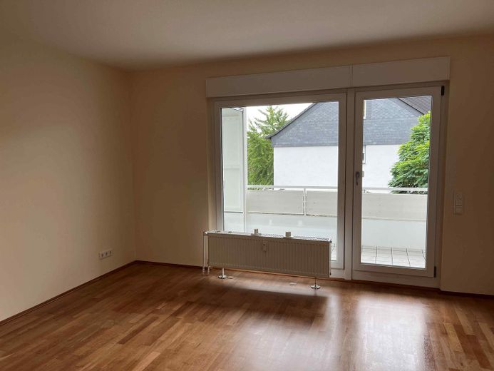 Uso proprio/investimento: edificio plurifamiliare completamente ristrutturato a regola d’arte, con 3 unità abitative di pregio su 4 piani – Schlafzimmer 1. OG