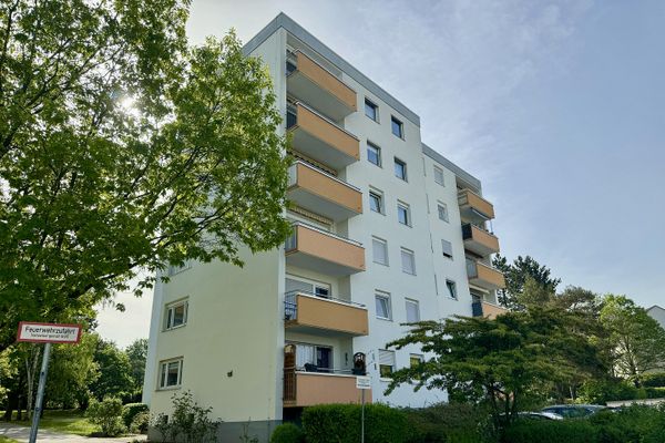 Bad Kreuznach’ın çatılarının üzerinde – balkonlu ve Kauzenburg manzaralı 3 odalı daire