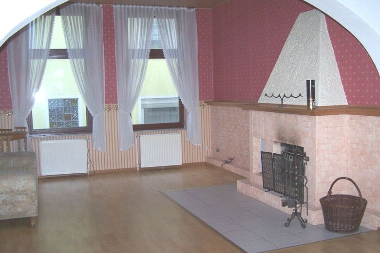 Großzügiges Kapitänshaus in guter und zentraler Lage am Huntedeich – Wohnzimmer WHG unten