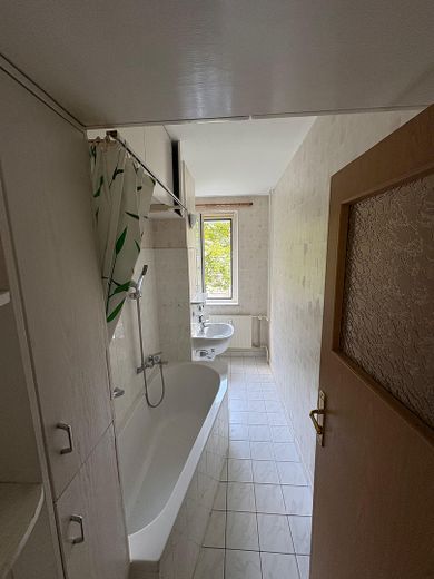 2,5-Zi.-ETW mit Süd-Balkon in ruhiger, grüner Lage – Magdeburg-Stadtfeld Ost – Bad