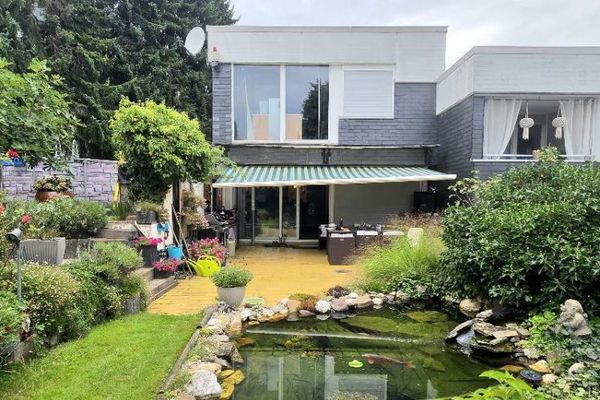 Schönes, ruhig gelegenes Reiheneckhaus mit großem Garten auf zwei Ebenen und Doppelgarage