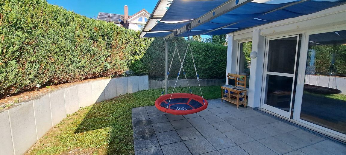 Przestronne 4-pokojowe mieszkanie dwupoziomowe na parterze w prestiżowej lokalizacji na zboczu z ogrodem – Garten & Terrasse
