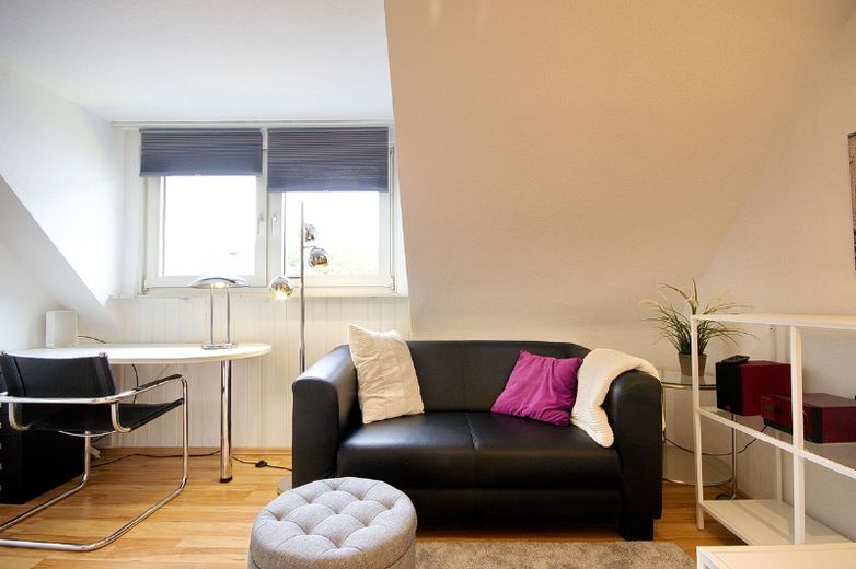 Nette Dachgeschosswohnung mit Internetzugang im südlichen Zentrum, Nähe HBF / Büroviertel und Aalto-Theater und Philharmonie – a0fc01be2fa72f6d5a3ed146950693be168e7ef2.jpg