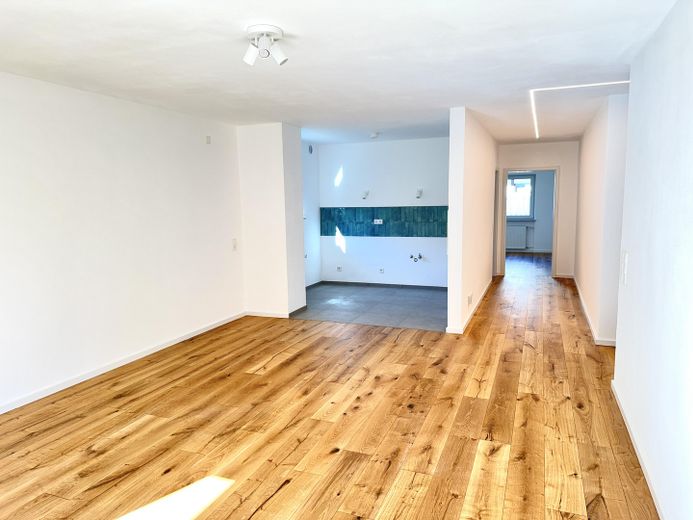 Moderne 3-Zimmer-Wohnung am Bodensee – mit Balkon & Gartenzugang – Wohn-/ Essbereich
