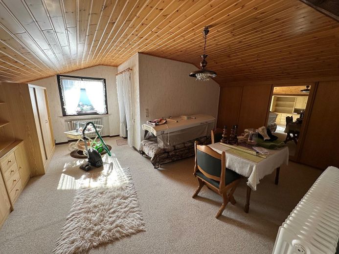 Zimmer m. Balkon im DG