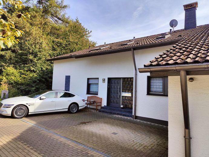 Dreifamilienhaus im Grünen mit großem Grundstück – Foto 9