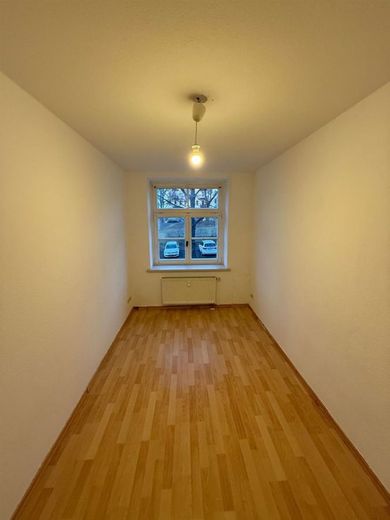 WG-taugliche 3-Zimmer mit Einbauküche, Laminat, Balkon und Wanne in ruhiger Lage! – PHOTO-2026-03-04-09-01-11_13