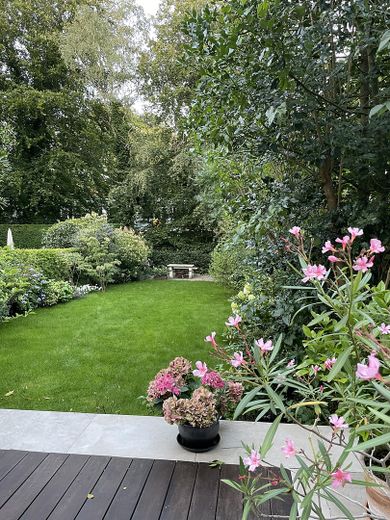 Großzügiges Familienhaus am Stadtpark – Sommergarten