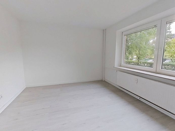 Entspannt ins Jahresende -Kaltmietfrei in den Herbst starten: Helle 4-Zimmer-Wohnung mit BALKON – Schlafzimmer I