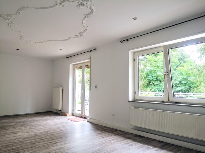 Schöne Wohngebäude mit zwei Wohnhäusern in Kaiserslautern-Erlenbach zum Verkauf – WZ / EG / Mitte