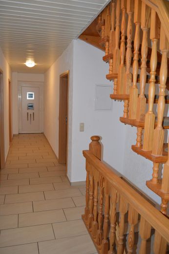 Mehrfamilienhaus provisionsfrei – 1 Einheit vermietet, 1 Einheit frei für Sie – WG 2: Flur