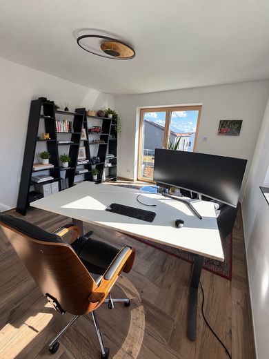 Hochwertige Neubauwohnung mit großzügiger Galerie in ZFH (möbliert) – Arbeitszimmer