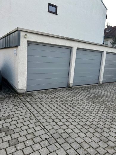3-Zimmer-Dachterrassen Wohnung + Hobbyraum + Garage in Karlsfeld – Garage