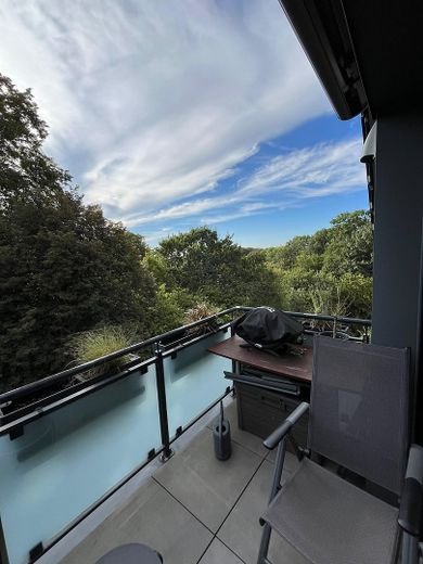 Piso accesible de 3 habitaciones en ubicación céntrica con balcón y vistas a zonas verdes – Balkon