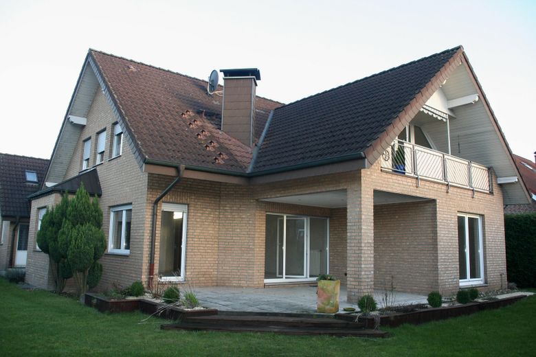 Lichtdurchflutete 3-Zimmer-Wohnung mit großem Balkon, Garage & Glasfaser – Borken-Marbeck – Außen Haus Ansicht Balkon