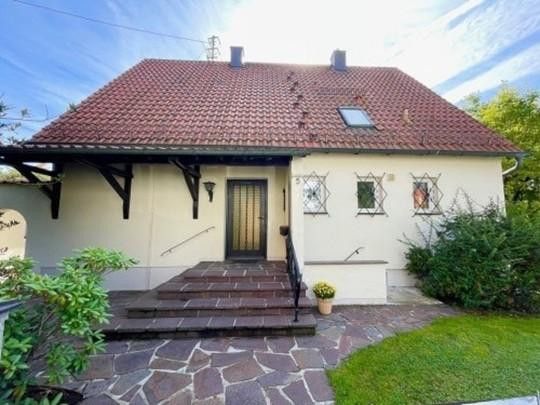 Zweifamilienhaus auf 819 qm Traumgrundstück – Eingangsbereich