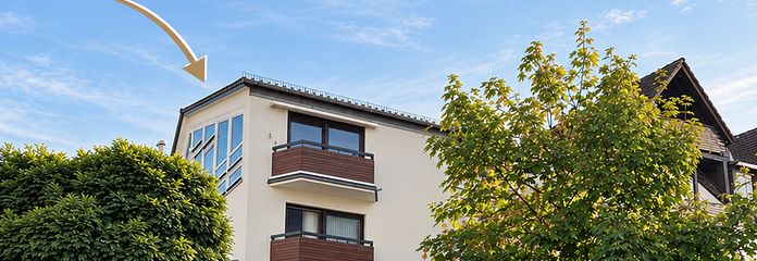 3 pokoje, balkon i widok na zamek: wysokiej jakości wyremontowane mieszkanie w Königstein – Blick von der Straße