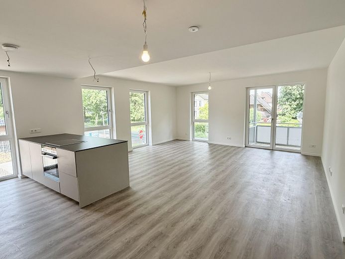 Stadtnah & naturnah: moderne, energieeffiziente 2-Zimmer-Neubauwohnung nahe Hamburg mit Smart Home – Wohnbereich und Küche