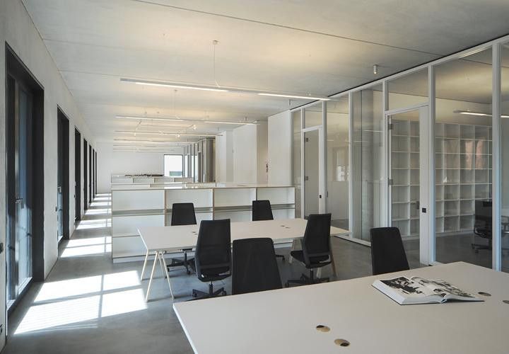 CoWorking 6 - 12 - 18 AP in Natural Cooling Office Mitte – Blick ins Büro