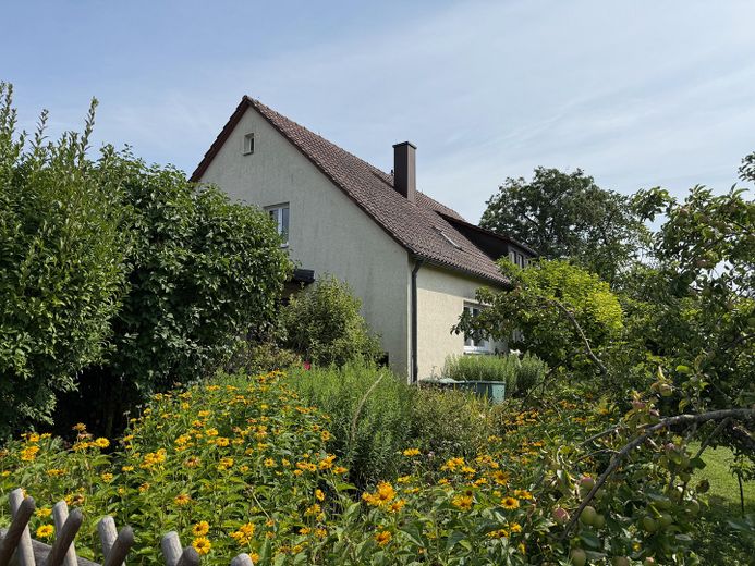 Zweifamilienhaus in exklusiver Waldrandlage – Foto 1