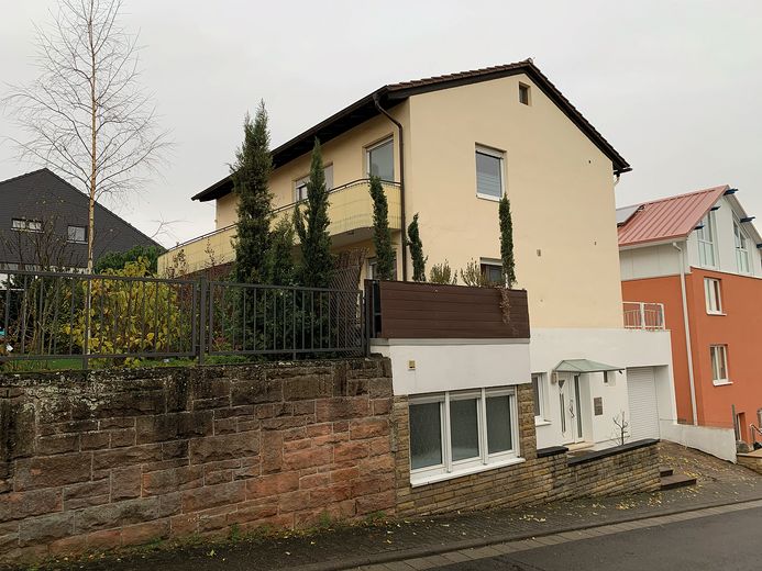 Einfamilienhaus mit Einliegerwohnung und viel Platz (Nutzfläche), 6 Zimmer, Bad Dürkheim – Straßenansicht