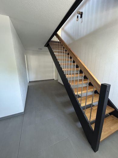 203 m² | Neubau 2021 | Garten | 2 Garagen | Wärmepumpe | Frensdorf – UG Eingangsbereich