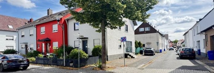 Großzügige Maisonette-Wohnung mit Südwest-Balkon – vollständig saniert und ruhig gelegen