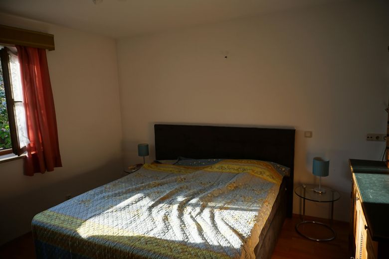 Großes Haus/Mehrgenerationenhaus in Huglfing von privat – Schlafzimmer EG