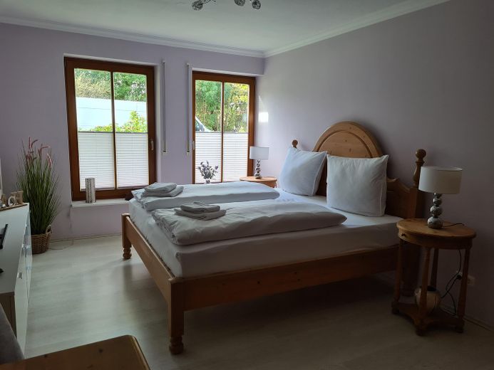 Lichtdurchflutete 3-Zi.-EG-Wohnung in Strandnähe in Pelzerhaken – Großes Schlafzimmer