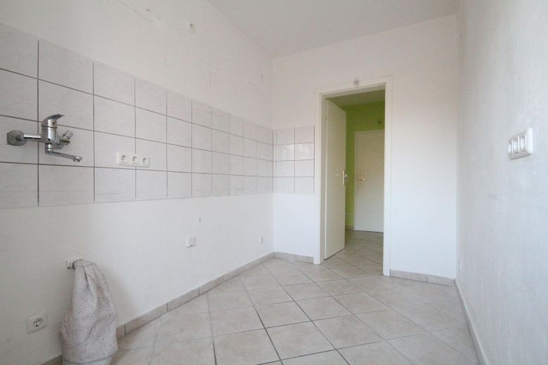 2,5 Raum Hattingen-Südstadt, Wannenbad + Fenster, Balkon 18 m², Energetikhaus – Küche leer