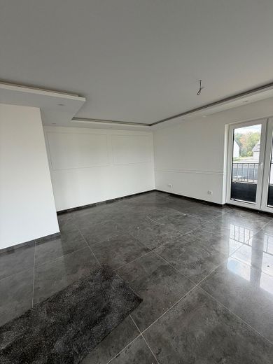 Großzügige 5-Zimmer-Neubauwohnung mit Einbauküche, Balkon und Stellplatz in Rodenbach – Foto 1
