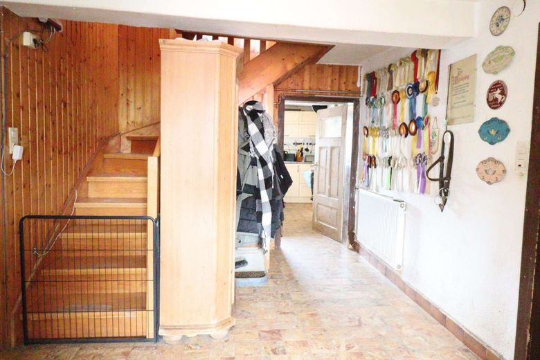 WRS Immobilien - käuferprovisionsfrei - Einfamilienhaus mit großer Scheune - Pelletheizung + Solar – Flur