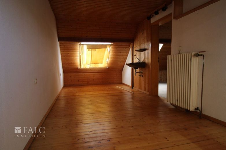 Großzügige Doppelhaushälfte – Zimmer DG