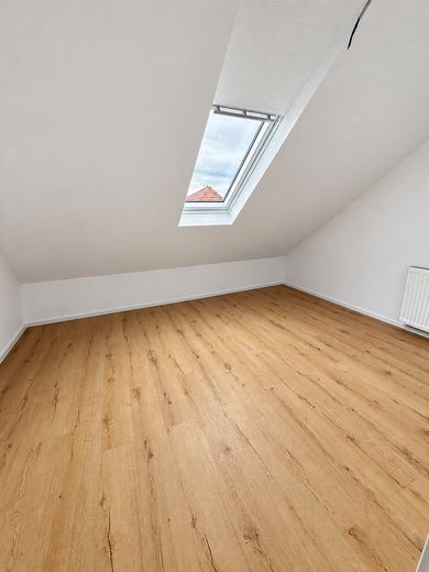 Appena ristrutturato: luminoso appartamento mansardato con bagno finestrato a Springe-Holtensen – Schlafzimmer 3