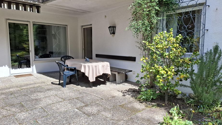 Ampia casa di architetto con giardino da sogno in posizione centrale, da privato – Hauptterrasse