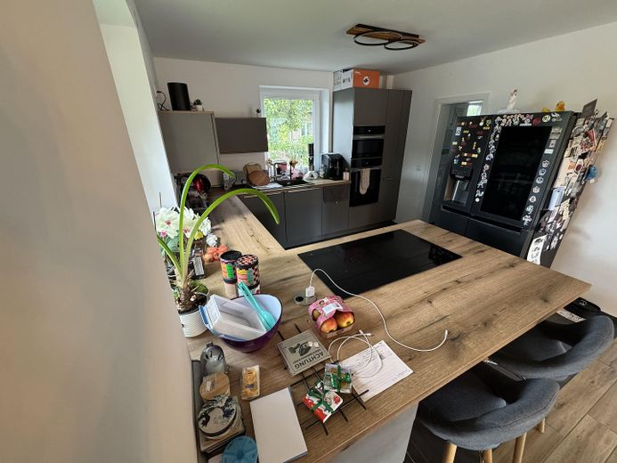Modernes Einfamilienhaus mit hochwertiger Ausstattung und Smart-Home-System in Groß Wesenberg – Küche