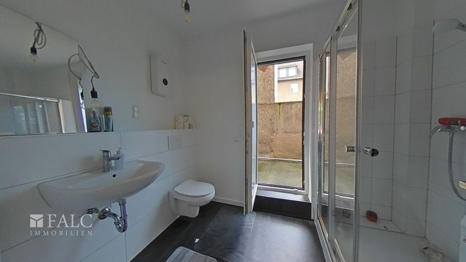 Renditestarkes Wohn- und Geschäftshaus in absoluter Spitzenlage von Neuwied-Stadt - Luisenplatz – 1 OG Badezimmer
