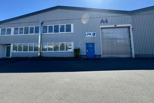 Bureau de 149 m² à louer à Dietzenbach