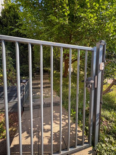 Provisionsfrei - Wohnen wie im eigenen Haus: 120m² mit Garten, Traum-Weitblick & Wellness-Faktor – Garteneingang