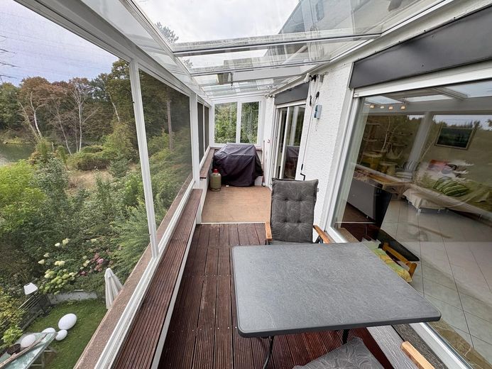 Wohnen am See: Traumwohnung mit Potenzial für zwei Einheiten, provisionsfrei von Privat – Balkon