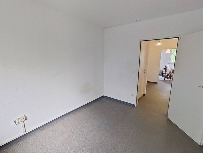 SADECE ÖĞRENCİLER VE MESLEKİ EĞİTİM GÖRENLER: Münster-Kinderhausen'de 4 kişilik paylaşımlı dairede aydınlık WG odası – Ansicht II: WG-Zimmer