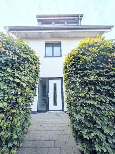 Casa di testa individuale di architetto con 4 locali a Schenefeld – Eingangsbereich