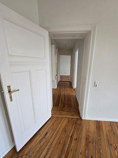Von Privat 2-Zi Altbauwohnung, Nähe Schloßstraße, vermietet – Flur 1
