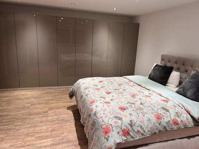 Ekskluzywne mieszkanie z tarasem i ogrodem o powierzchni ok. 50 m² – Schlafzimmer