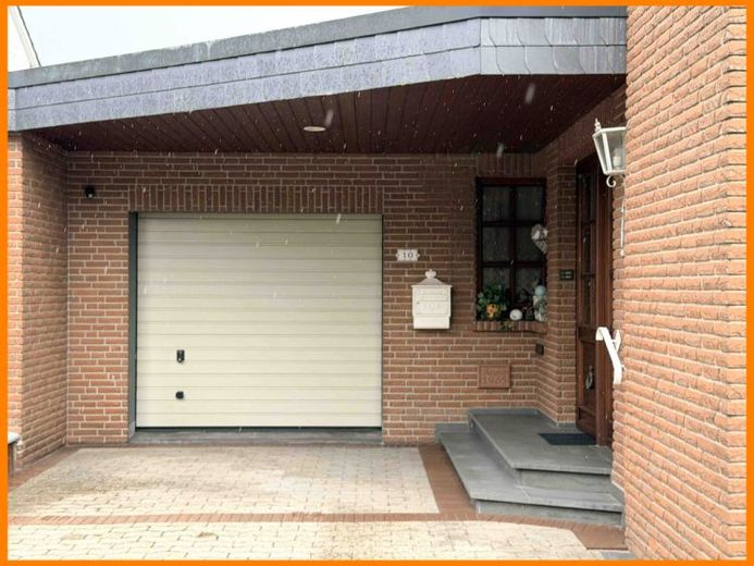 Bifamiliare in ottime condizioni con giardino, garage e appartamento indipendente – Foto 1