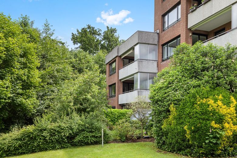 !WARTELISTE!:Helle 4-Zimmer-Wohnung mit Parkblick, Aufzug und Tiefgaragenstellplatz in Alt-Rahlstedt – Ansicht Haus