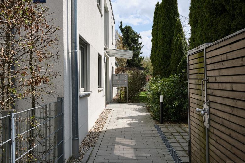 *PROVISIONSFREI* Hochwertige Erdgeschoss-Terrassenwohnung in Bestlage Maxhofstraße - Fürstenried – Zugang zum Haus