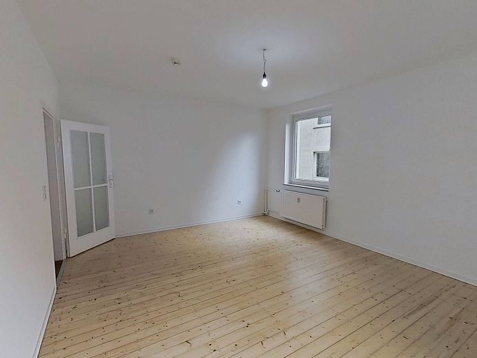 Charme&Gemütlichkeit: Schöne 2-Zimmer-Wohnung mit modernem Wannenbad in Bielefeld-Mitte – Ansicht II: Wohn- und Esszimm…